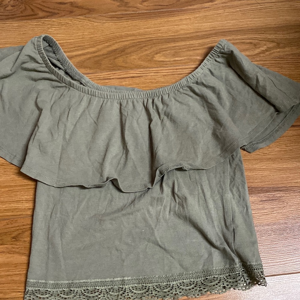Streetwear society crop top green size medium with lace bottom